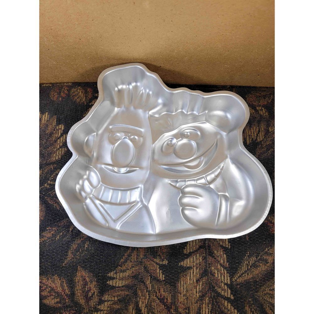 Vintage Wilton Bert and Ernie Cake Pan~ 1977